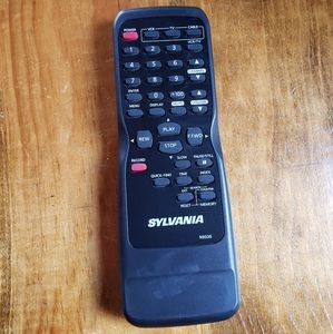 GENUINE Sylvania N9335 Remote Control -- TESTED